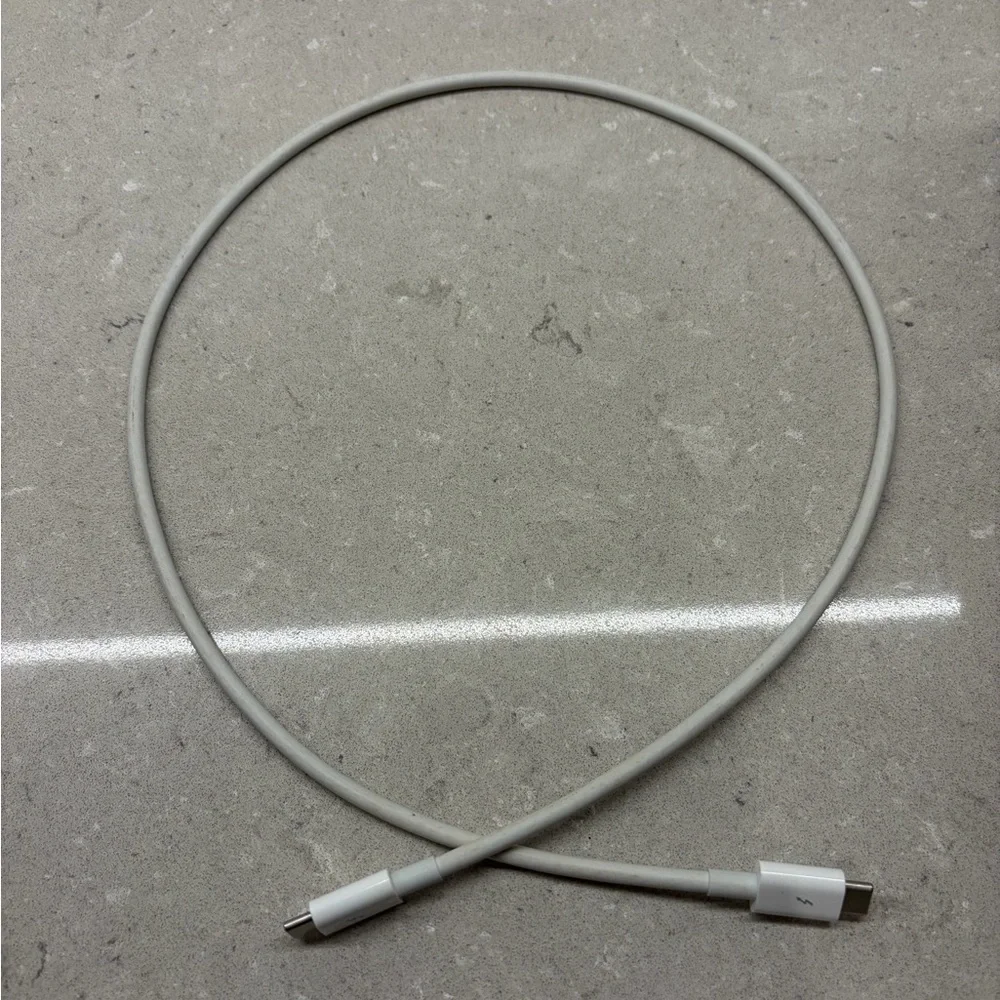 Apple Thunderbolt Pro White USB-C Charging Cable